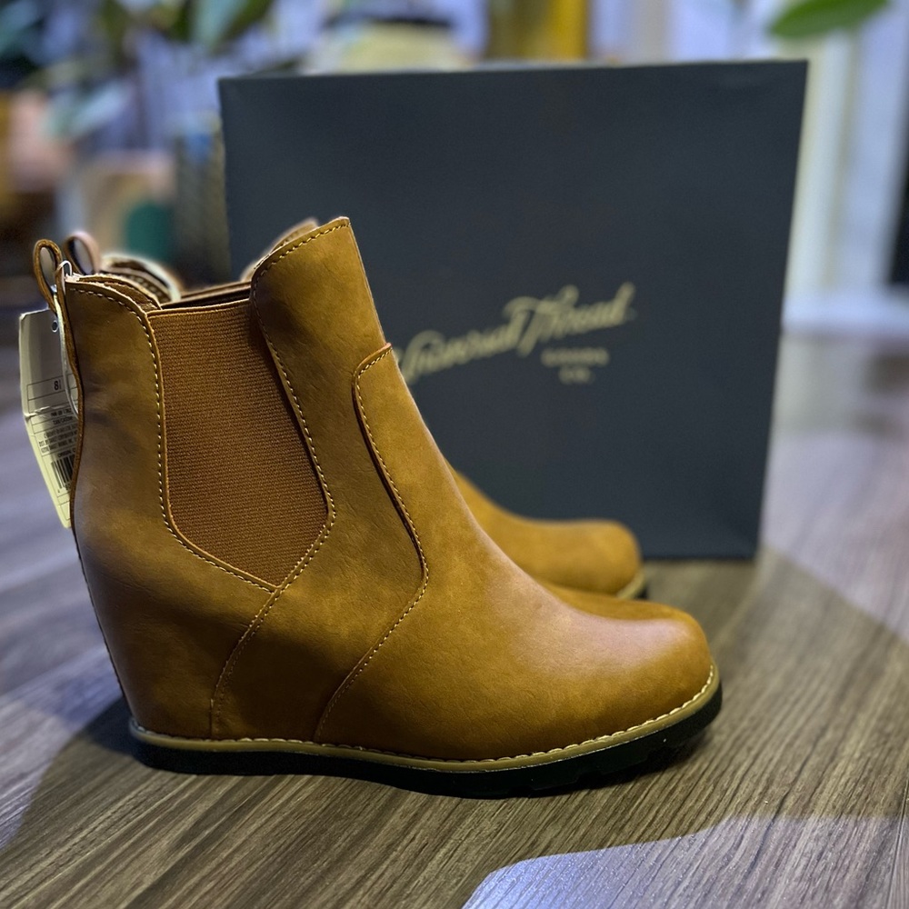 Universal thread goods co. Cassie boot